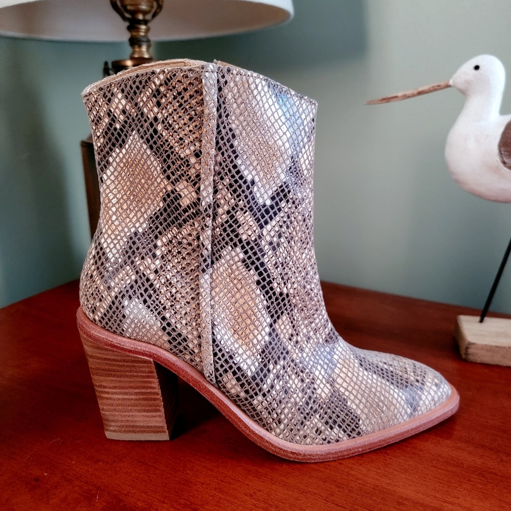 Free People Barclay Snake Embossed Leather Ankle Boots Size 37 Western - Picture 3 of 15